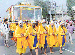 Panj Piaras lead a nagar kirtan taken out in connection with the 300th anniversary of the martyrdom of the Sahibzadas in Ludhiana on Saturday.
