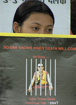 An activist of Tibetan Youth Congress demanding the release of Lama Tulku Tenzin Delek