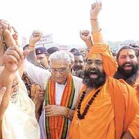 Ashok Singhal, international working president of the Vishwa Hindu Parishad, leads  a protest procession against the arrest of Kanchi Seer at Ramlila Ground in New Delhi on Sunday. 