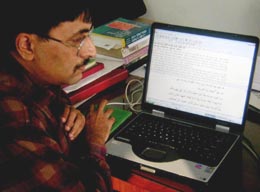 Dr Gurpreet Singh Lehal shows transliteration from Gurmukhi to Shahmukhi