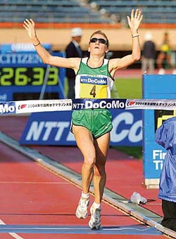Bruna Genovese of Italy crosses the finish line to win the Tokyo International Womens Marathon at the National Stadium