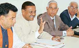 A former Member of Parliament, Mr Satya Pal Jain, addresses a press conference at the BJP office in Sector 33, Chandigarh, on Monday.