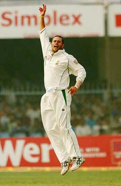 South Africas Andrew Hall makes an unsuccessful appeal against Gautam Gambhir on the third day of the first Test