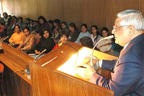 Mr H. K Dua, Editor-in-Chief of the Tribune Group of Newspapers, speakes at a lecture on the "State of the Nation" at Panjab University
