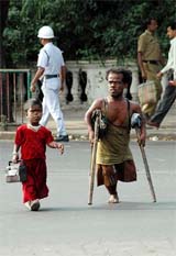 A midget couple crossing a road in Kolkata