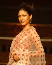 Nethra Raghuraman on the ramp in the fashion show organised on the penultimate day of the Amritsar Heritage Festival, in Amritsar. 