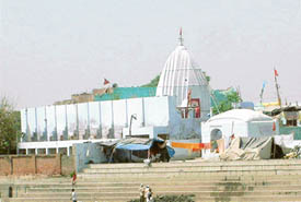 The dry sarovar at the Ram Tirath Temple