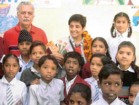 Police officer Kiran Bedi with students of Vidya Mandir
