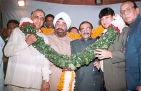 Delhi Congress chief Ram Babu Sharma being felicitated by Transport Minister Haroon Yusuf in the Capital