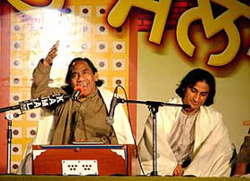 Pakistani singer Ustad Hussain Baksh and his son perform during the heritage festival in Bathinda