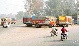 Trucks parked illegally on government land alongside the Chandigarh-Ambala and Panchkula-Patiala highways. 