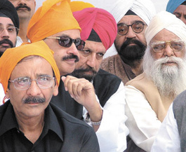 Rambabu Sharma, president, Delhi Pradesh Congress Committee, Rashid Alvi, MP, Prahlad Singh Chandok and others, participating in a bhajan-kirtan to celebrate Guru Nanak Dev birthday, organised by Delhi Pradesh Congress Minority Cell, at Congress office in the Capital on Monday.