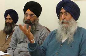 SAD (A) chief Simranjit Singh Mann makes a point while interacting with mediapersons in Ludhiana