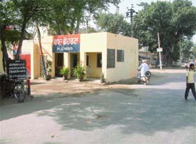 The office of the SHO encroaches on the GT Road