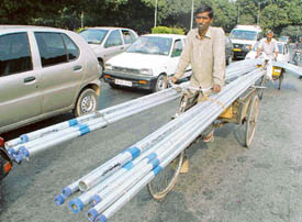 Transporting of steel pipes on a cycle rehri can cause accidents. 