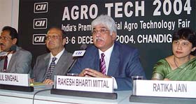 Mr. Rakesh Bharti Mittal, Chairman CII, Northern Region addresses a press conference at Agro Tech Fair-2004 being held at Parade Ground in Chandigarh