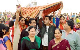 Sarabjeet Cheema, a Punjabi singer, being escorted by students at the Panjab University Zonal Heritage Festival 
