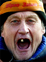 A supporter of Ukraine's opposition leader Viktor Yushchenko shouts during a rally on Kiev's Independence Square on Friday