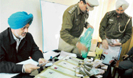 SSP Narinderpal Singh, DSP Simratpal Singh Dhindsa and SHO Gurpreet Singh show the cash and the loan papers recovered from the nine accused persons in a multi-crore loan fraud case