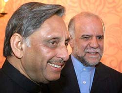 Iranian Oil Minister Bijan Zanganeh speaks with Indian Petroleum Minister Mani Shankar Aiyar during an oil and gas conference in Teheran on Monday.
