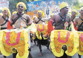 Traditional dancers from Karnataka performing outside Sonia Gandhis residence on her 58th birthday in the Capital
