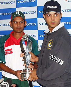 Indian captain Saurav Ganguly and his Bangladeshi counterpart Habibul Basher hold the Videocon Test series trophy 