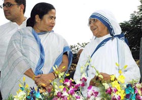 The head of Missionaries of Charity, Sister Nirmala, with Trinamool Congress President Mamata Banerjee at a function to rename Park Street in Kolkata as