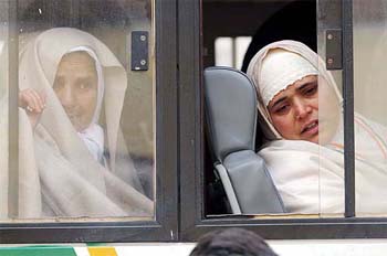 Kashmiri women leaving Srinagar for annual Haj pilgrimage