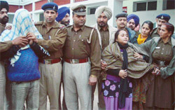 Dildar (face covered)  and Shruti in police custody for murder of Muskan.