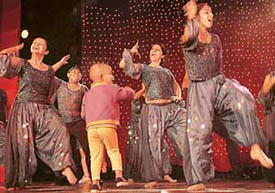 This toddler could not resist the temptation of shaking his legs as Shiamak Davars students gave a high-voltage performance at the winter funk show organised at Tagore Theatre in collaboration with the Durga Das Foundation on Friday. 