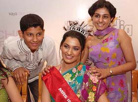 Mrs India World 2004 Jeevika Shah poses with her children Aryan and Yashanotee