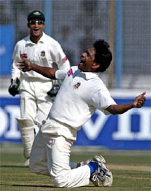 Bangladeshs Mohammad Rafique and wicketkeeper Khaled Mashud celebrate the dismissal of Indias VVS Laxman on the second day of the second Test in Chittagong on Saturday. 