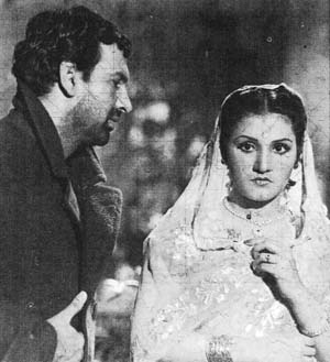 Noor Jehan with Surendra Nath in Mehboob Khans Anmol Ghari
