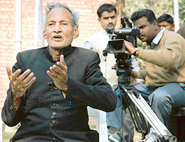 Dhani Ram Choudhry gives the mahurat shot of docu-drama 'Ek Din Mere Saath' at Old Age Home, Sector 15, Chandigarh, on Saturday.
