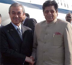 Malaysian Prime Minister Dato Seri Abdullah Ahmed Badawi is welcomed by Minister of State for External Affairs E. Ahmed at IGI Airport in New Delhi on Sunday.
