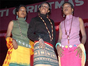 Tribal girls presenting tribal 'Padhria'
