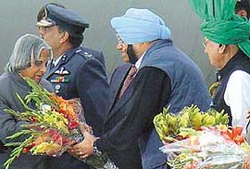 The President, Dr A.P.J. Abdul Kalam, being received by the Punjab Chief Minister, Capt Amarinder Singh, and the Haryana Chief Minister, Om Prakash Chautala, at Chandigarh Airport