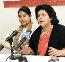 Singer Zila Khan and secretary of Bisnouli Sarvodaya Gramodyog Sewa Sanstha Nandita Kapoor at a press conference in the Capital.