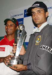 Indian cricket captain Sourav Ganguly and Bangladesh captain Habibul Bashar hold the Videocon ODI Trophy during a press conference in Chittagong. 