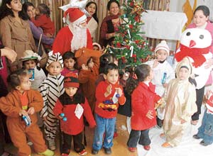 Tiny tots of Kidzee school presenting a festive programme