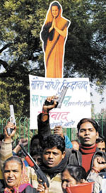 Street vendors, armed with toy pistols, protesting against Delhi Government at Jantar Mantar in the Capital on Sunday