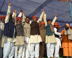 BJP leaders Prof Ganeshi Lal, Shivraj Singh Chauhan, Ram Kumar Gautam, Ram Bilas Sharma, Jagdish Mukhi and Swami Raghavanand at a party rally at Narnaund on Sunday. 