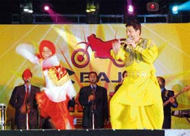 Gurdas Mann entertains students of Arya College at a special function held on the college premises in Ludhiana on Saturday