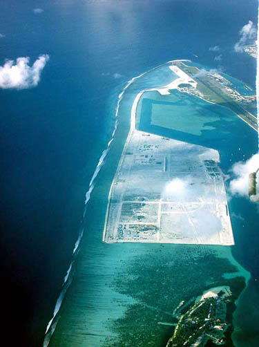 Undated file photo showed aerial view of the newly built Hulhumale Island and the Male airport situated on a neighbouring island in Maldives. Two-thirds of the Maldives capital, Male, was flooded on December 26 after a series of tsunami waves triggered by an earthquake swamped the low-lying Indian Ocean archipelago.  Reuters