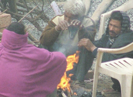 Roadside vendors warm themselves in the Capital on Monday. 