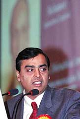 RIL Chairman and Managing Director Mukesh Ambani delivers a speech at the Indian Chemical Engineering Congress, Chemcon 2004, in Mumbai on Tuesday