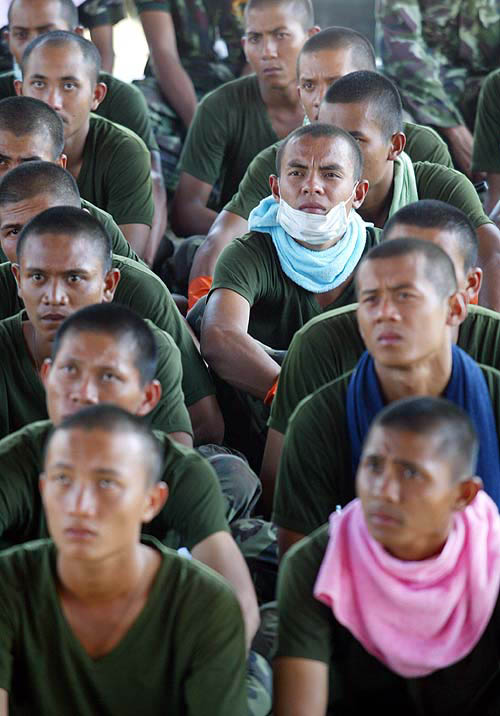 Thai soldiers listen to a speech before continuing their search for the bodies of victims of Sunday's tsunami in Phang Nga province, about 788 km south of Bangkok, on December 28.  Reuters