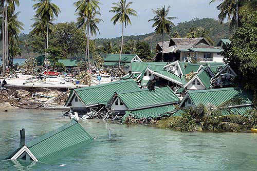 Submerged building near the pier at Ton Sai Bay in Thailand's Phi Phi island, on December 28, 2004, two days after a tsunami hit the area.  Reuters