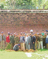 UT Home Secretary R.S. Gujral inspects tunnel dug by alleged assassins of Beant Singh in Burail Jail, Chandigarh. The tunnel was used by them to escape from the jail