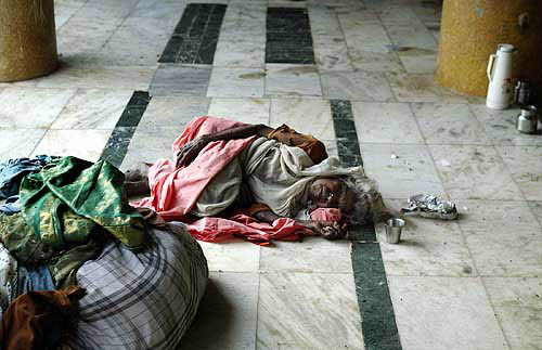 A tsunami survivor seeks refuge in a mosque in Nagapattinam, 350 km south of Chennai on December 29. Rescue teams headed out on Wednesday to the last of the remote Andaman and Nicobar islands, which have been cut off since a killer tsunami killed almost 70,000 persons across Asia.  Reuters